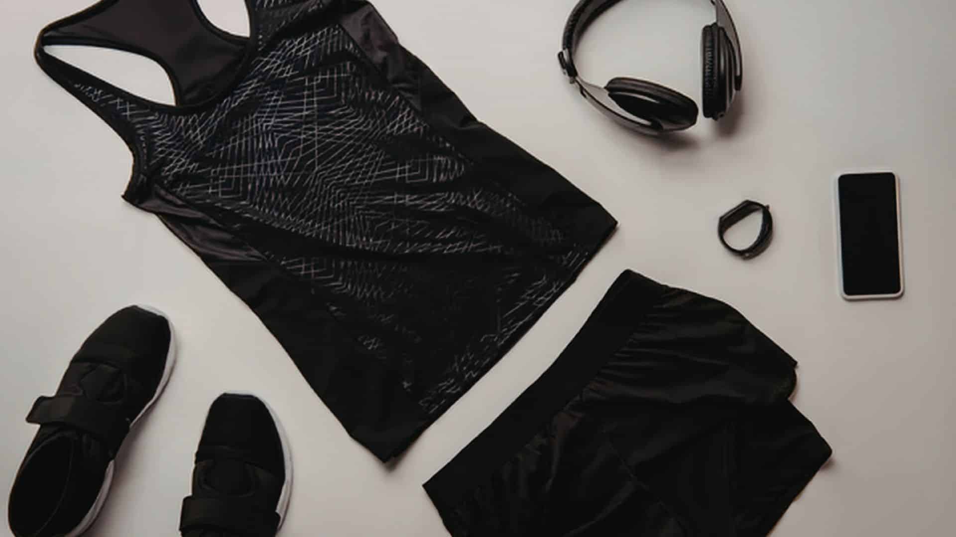 Running gear essentials for beginners including workout clothes, running shoes, headphones, and fitness accessories for daily runs.