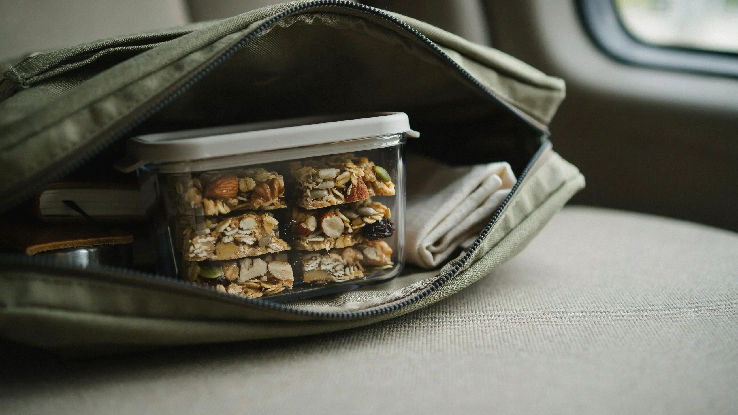 homemade-granola-bars-healthy-road-trip-snack